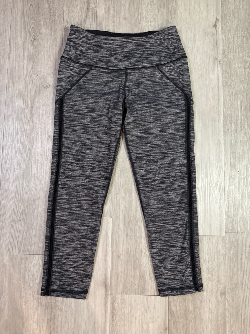 Victoria’s Secret Victoria Sport Knockout Gray Black Carpi Leggings Small